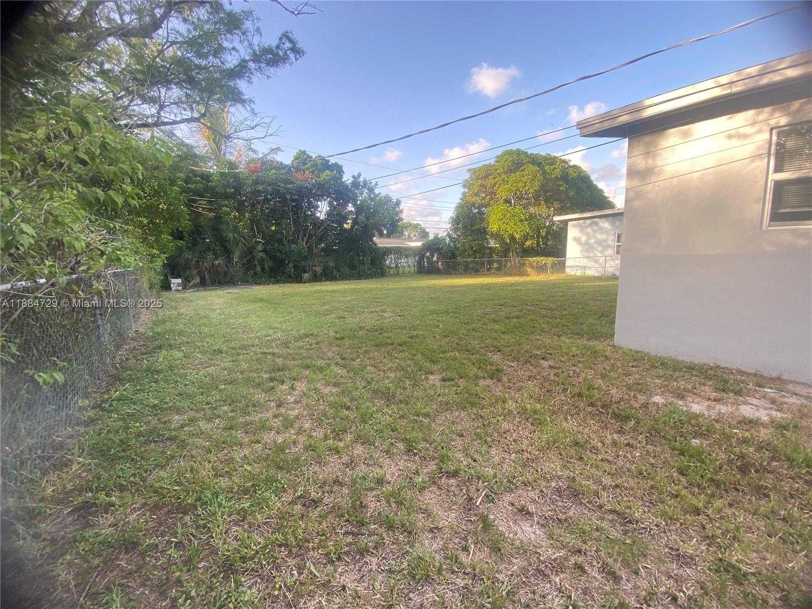 Small Image of 4557 NORTH WEST 3RD ST #., Plantation Number 11