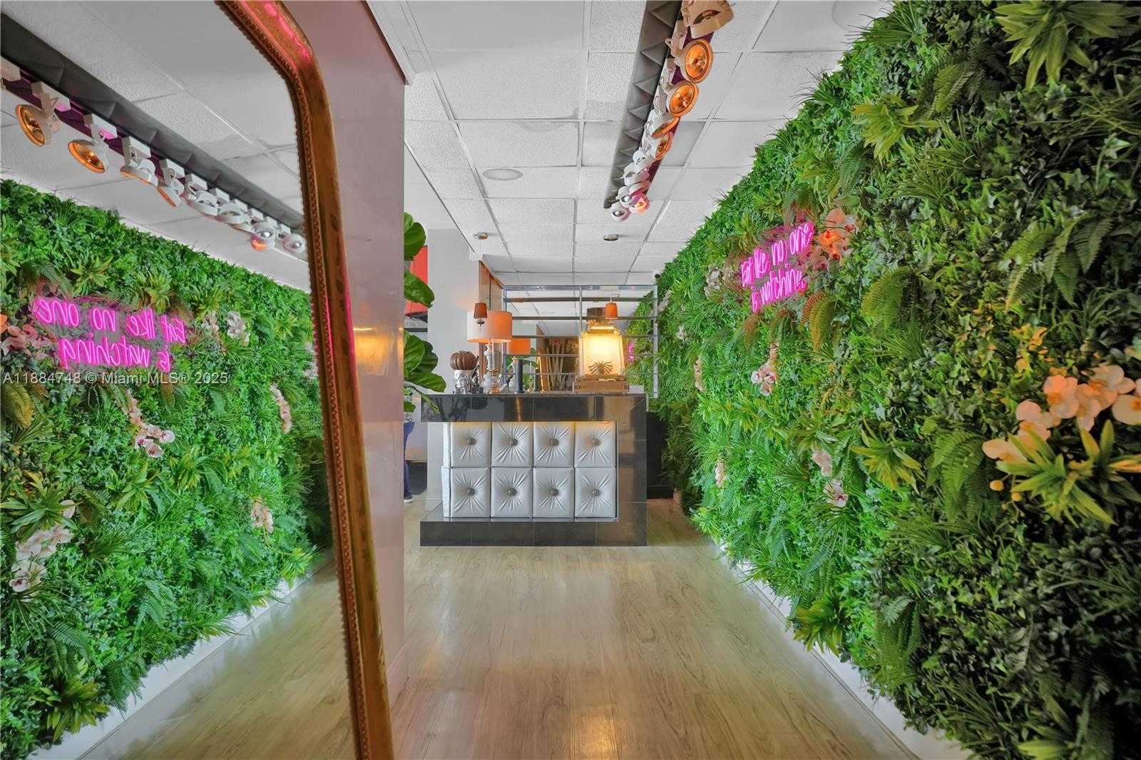 Small Image of 5555 COLLINS AVE #5P, Miami Beach Number 14