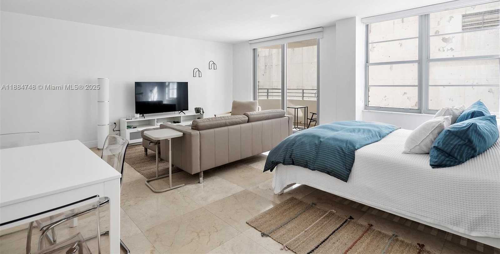 Small Image of 5555 COLLINS AVE #5P, Miami Beach Number 2