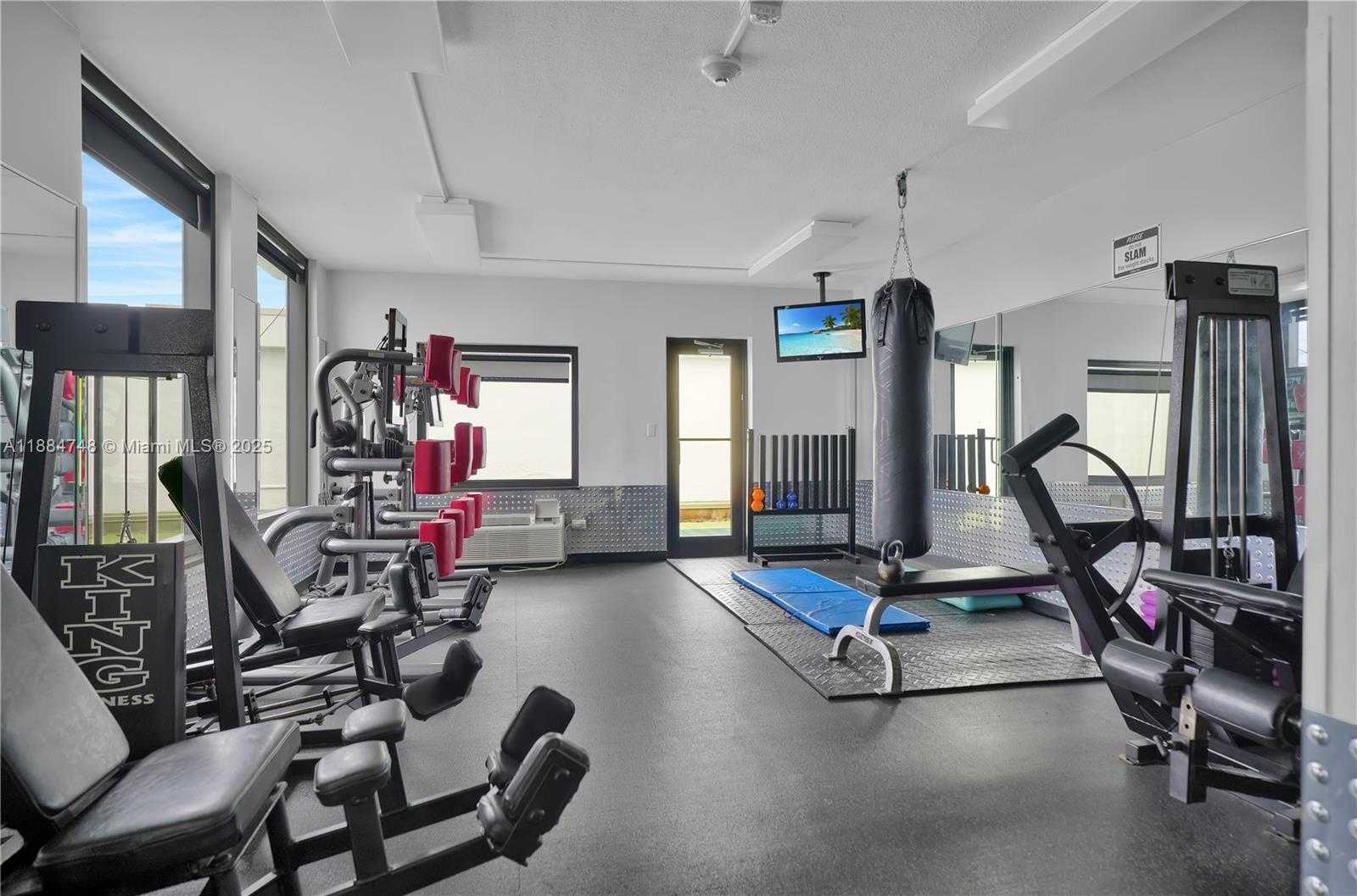 Small Image of 5555 COLLINS AVE #5P, Miami Beach Number 21