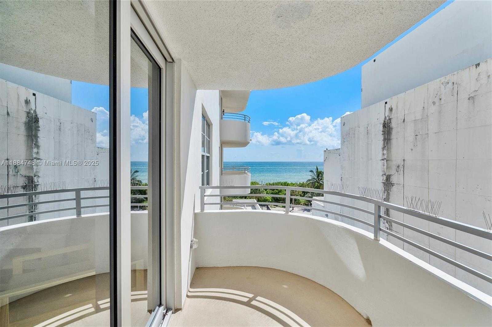 Small Image of 5555 COLLINS AVE #5P, Miami Beach Number 28