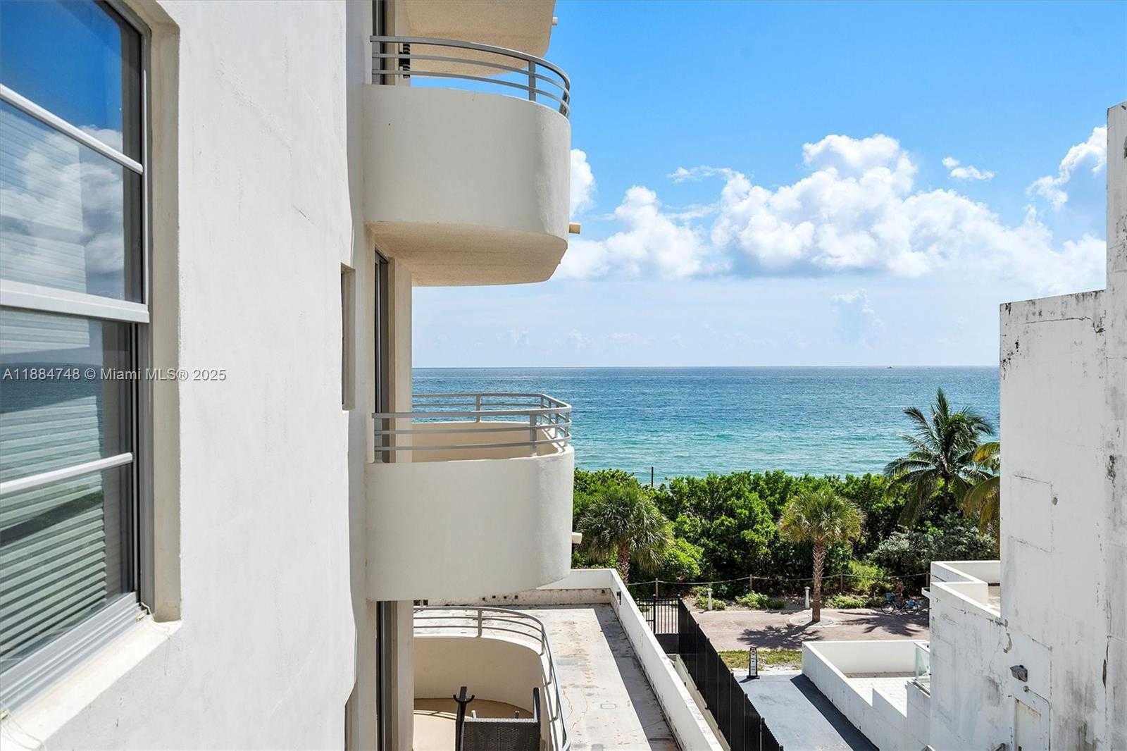 Small Image of 5555 COLLINS AVE #5P, Miami Beach Number 3