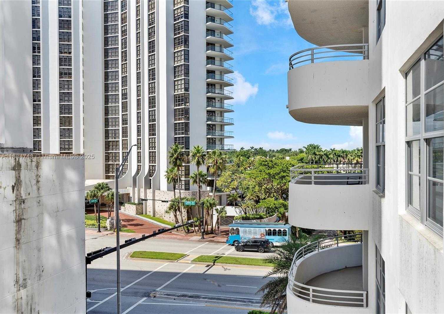 Small Image of 5555 COLLINS AVE #5P, Miami Beach Number 30