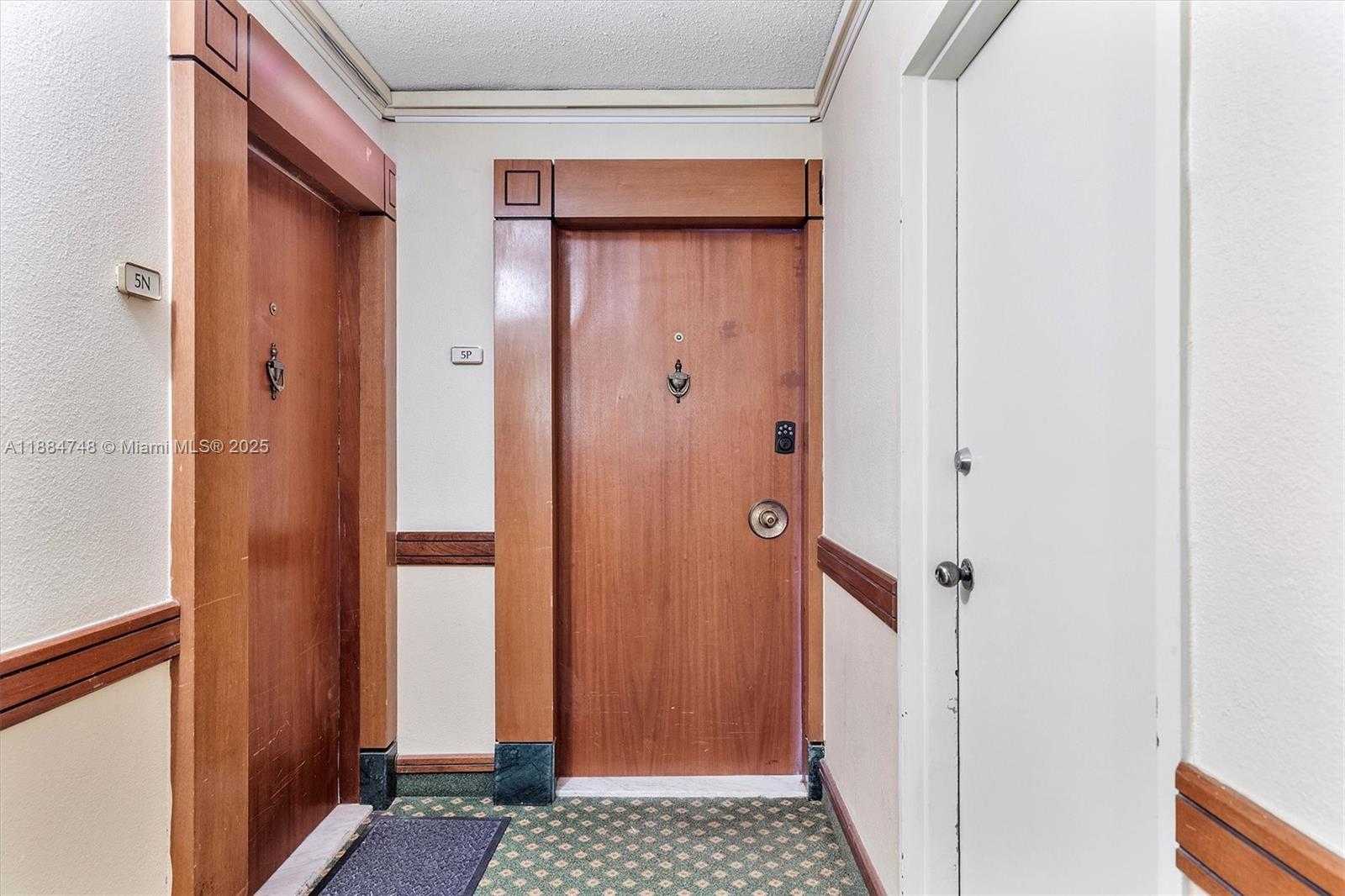 Small Image of 5555 COLLINS AVE #5P, Miami Beach Number 31