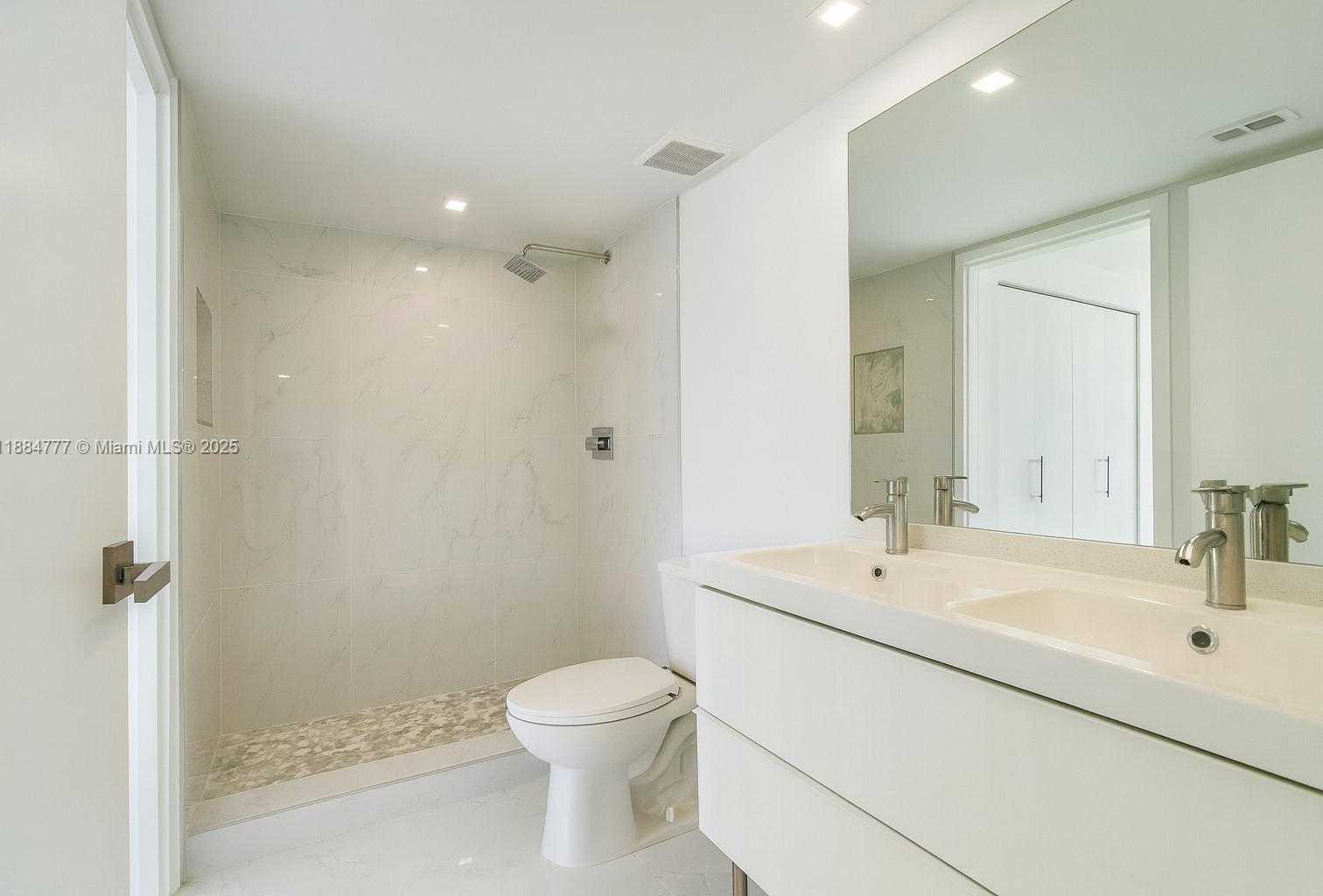 Small Image of 7601 EAST TREASURE DR #1123, North Bay Village Number 11