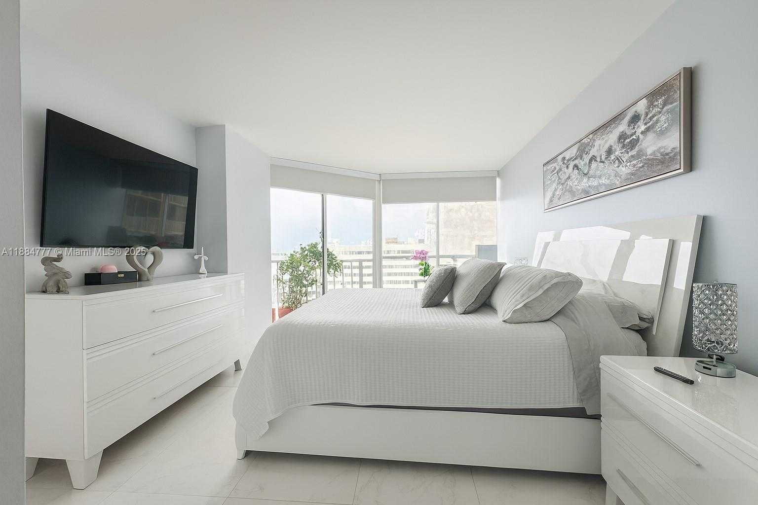 Small Image of 7601 EAST TREASURE DR #1123, North Bay Village Number 9