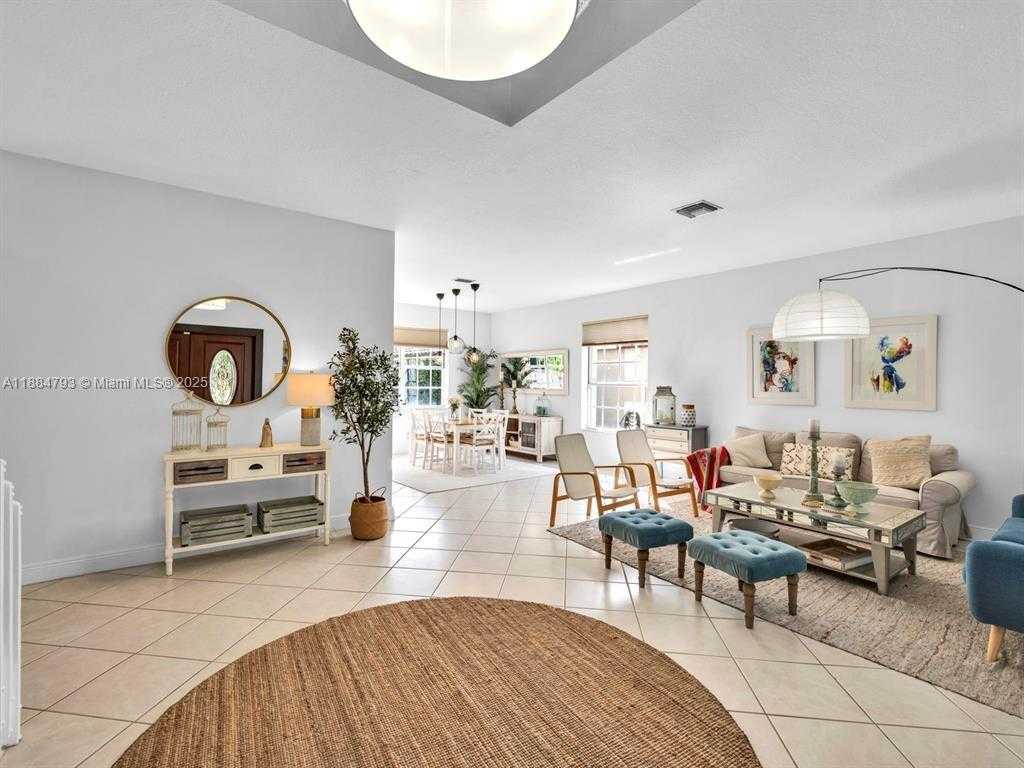 Small Image of 762 VERONA LAKE DR, Weston Number 12