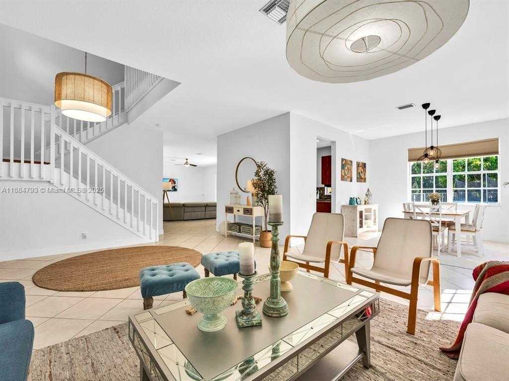 Small Image of 762 VERONA LAKE DR, Weston Number 14