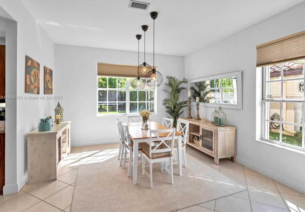 Small Image of 762 VERONA LAKE DR, Weston Number 15