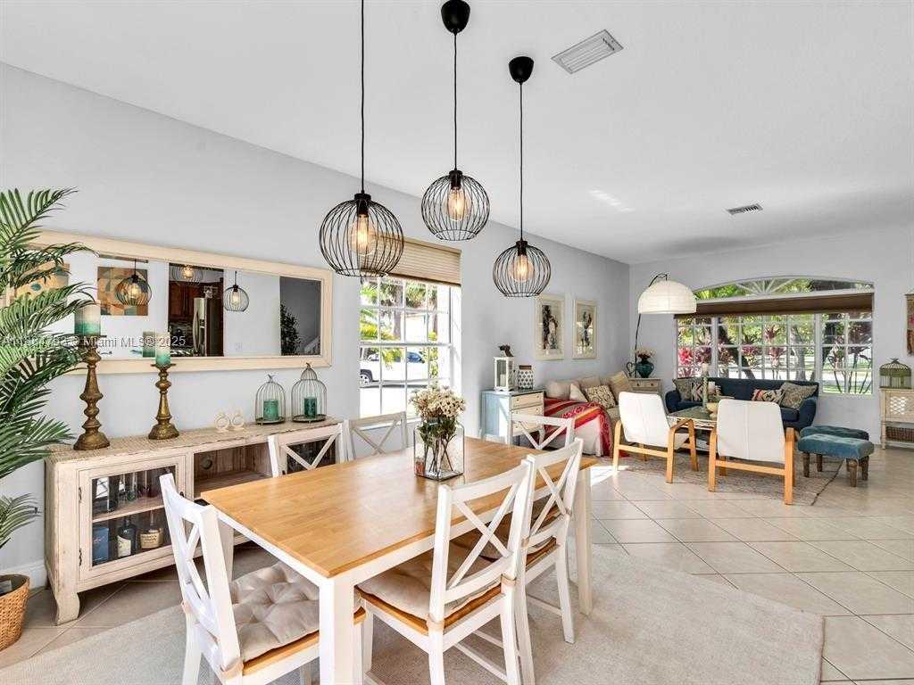 Small Image of 762 VERONA LAKE DR, Weston Number 17