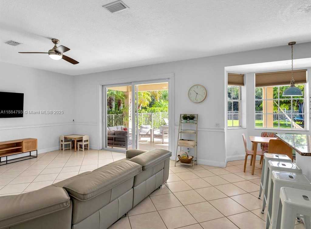 Small Image of 762 VERONA LAKE DR, Weston Number 18