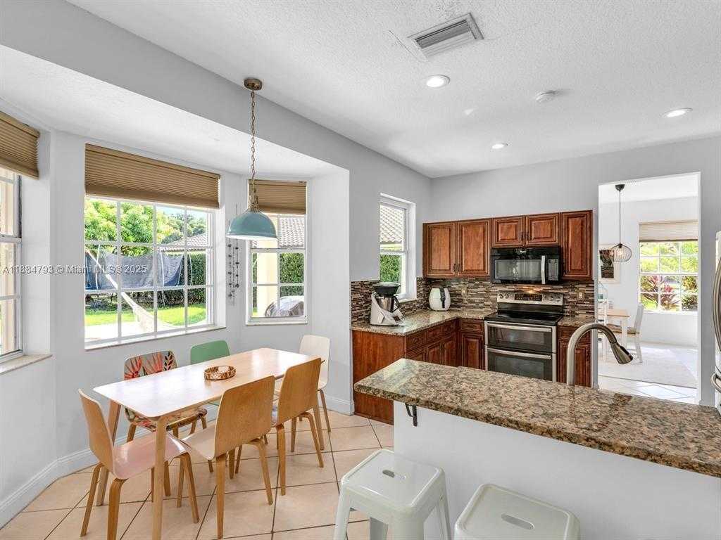 Small Image of 762 VERONA LAKE DR, Weston Number 19