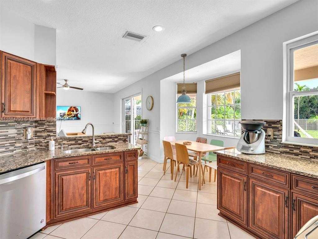 Small Image of 762 VERONA LAKE DR, Weston Number 22
