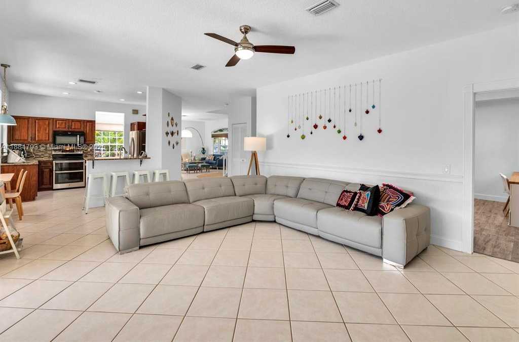 Small Image of 762 VERONA LAKE DR, Weston Number 26