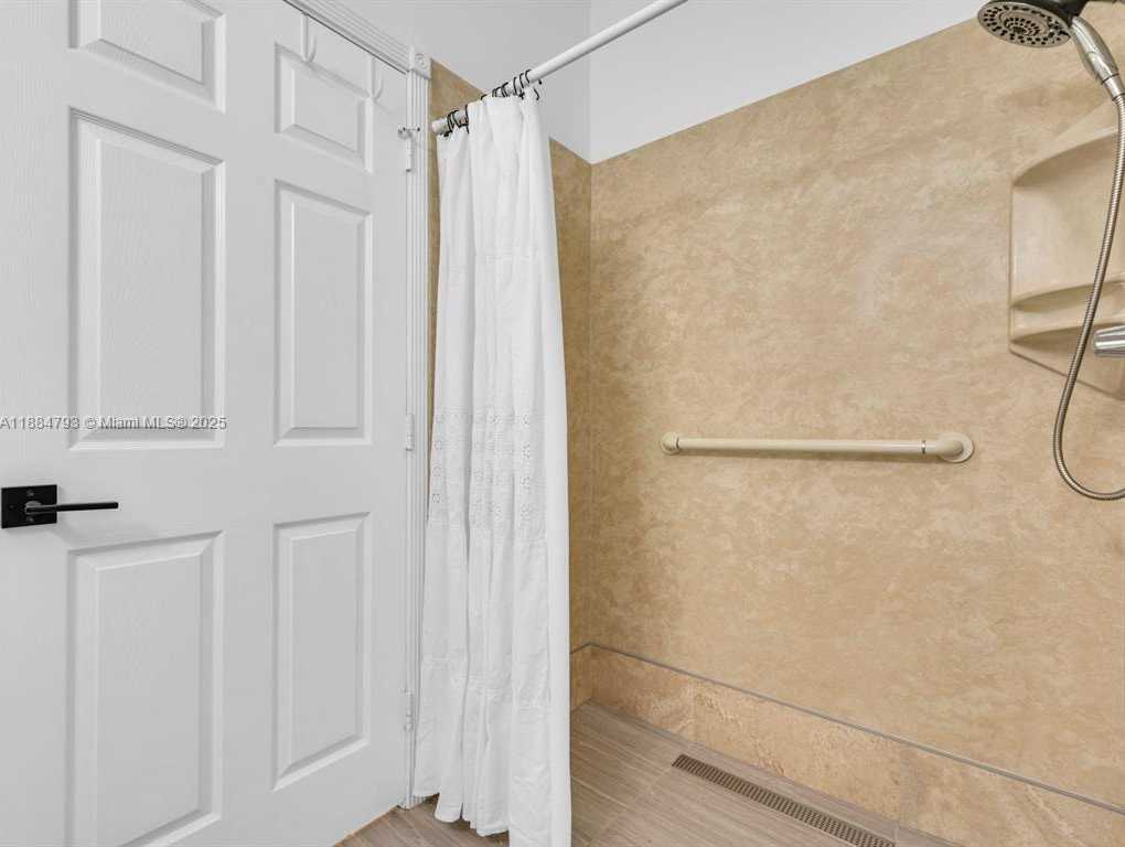 Small Image of 762 VERONA LAKE DR, Weston Number 29