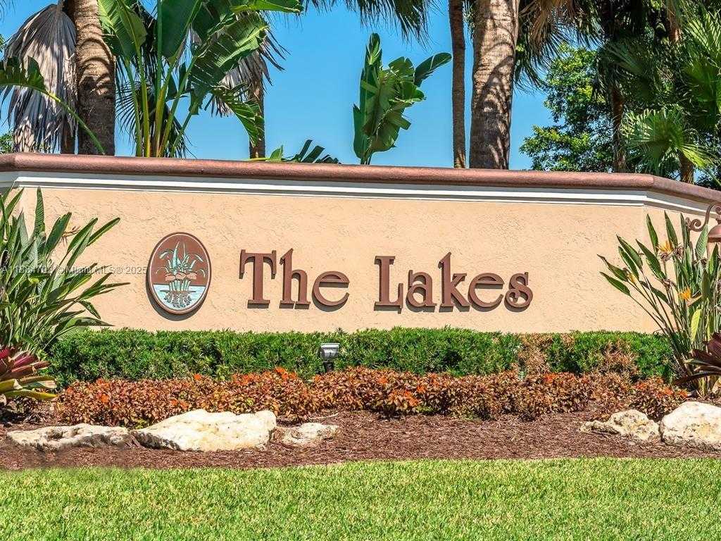 Small Image of 762 VERONA LAKE DR, Weston Number 3