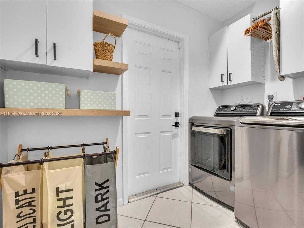 Small Image of 762 VERONA LAKE DR, Weston Number 30