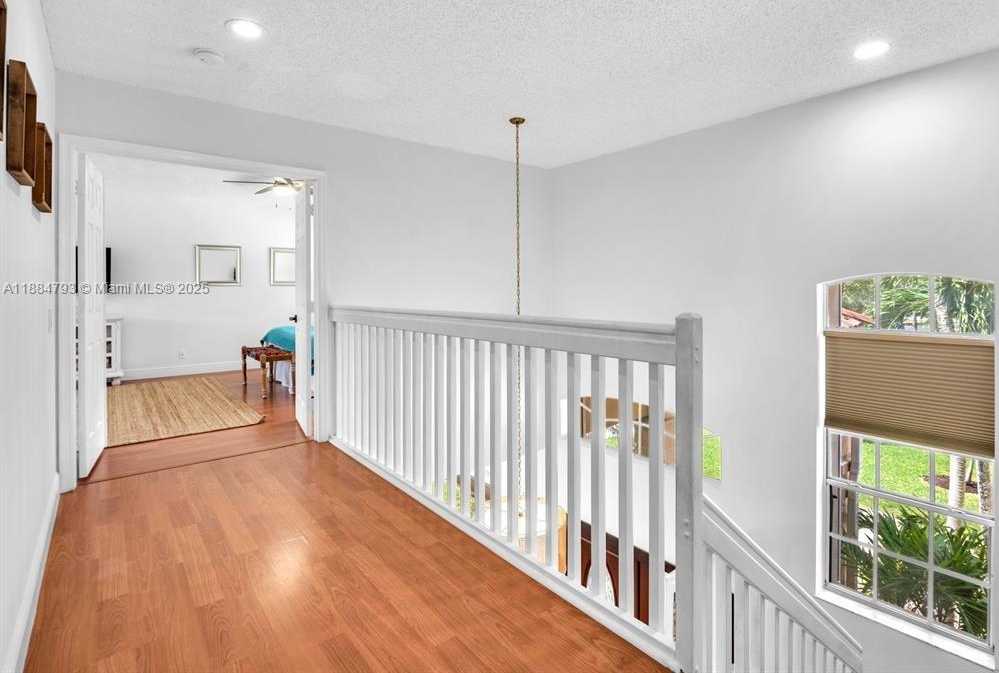 Small Image of 762 VERONA LAKE DR, Weston Number 33
