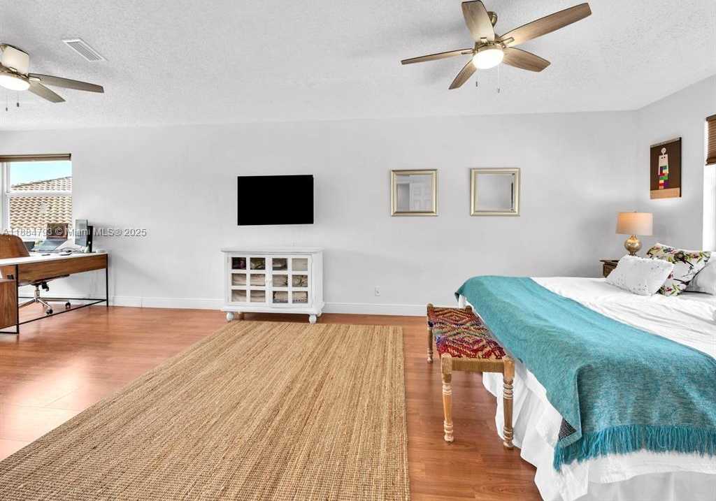 Small Image of 762 VERONA LAKE DR, Weston Number 34