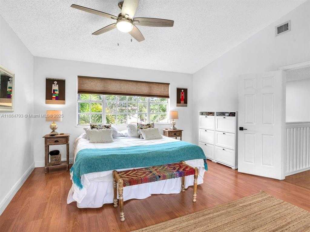Small Image of 762 VERONA LAKE DR, Weston Number 35