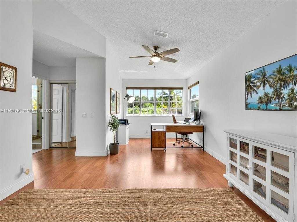 Small Image of 762 VERONA LAKE DR, Weston Number 37