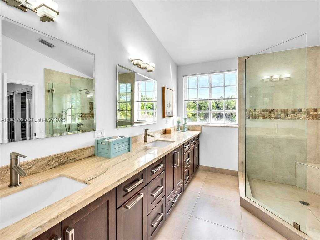 Small Image of 762 VERONA LAKE DR, Weston Number 39