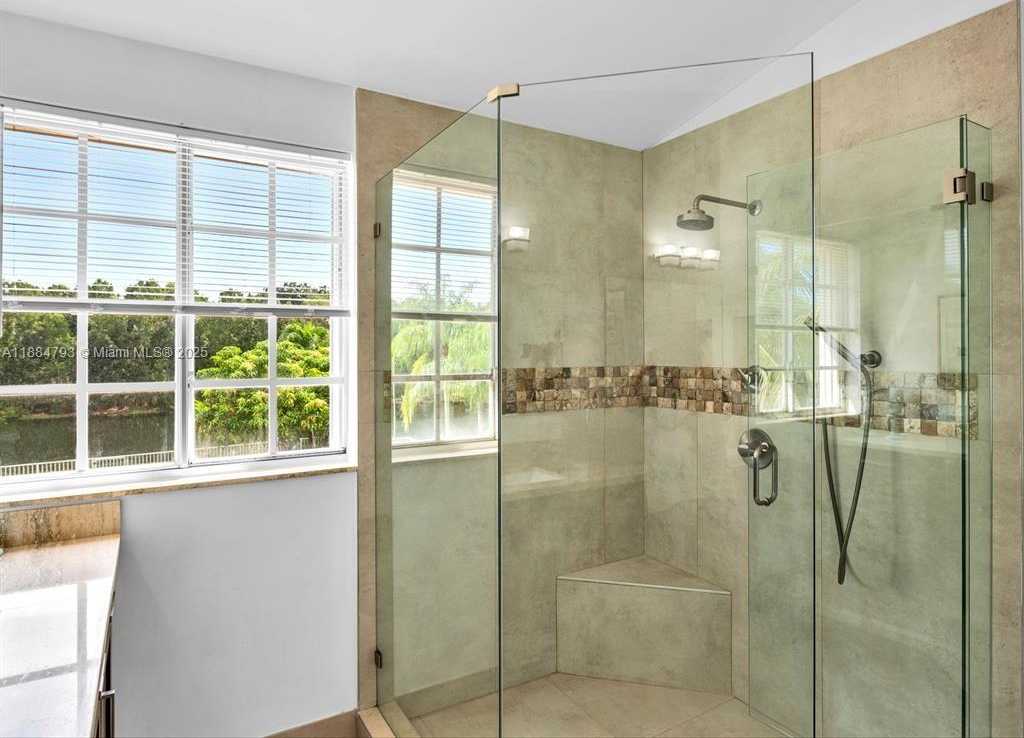 Small Image of 762 VERONA LAKE DR, Weston Number 40