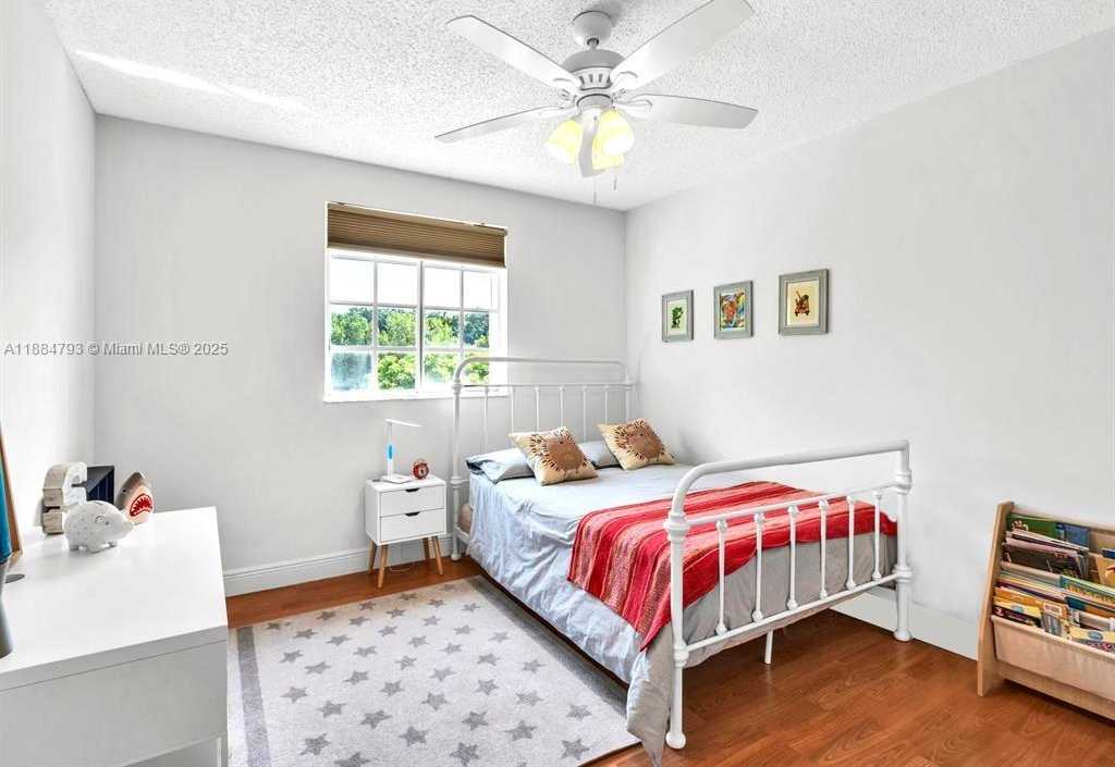 Small Image of 762 VERONA LAKE DR, Weston Number 44