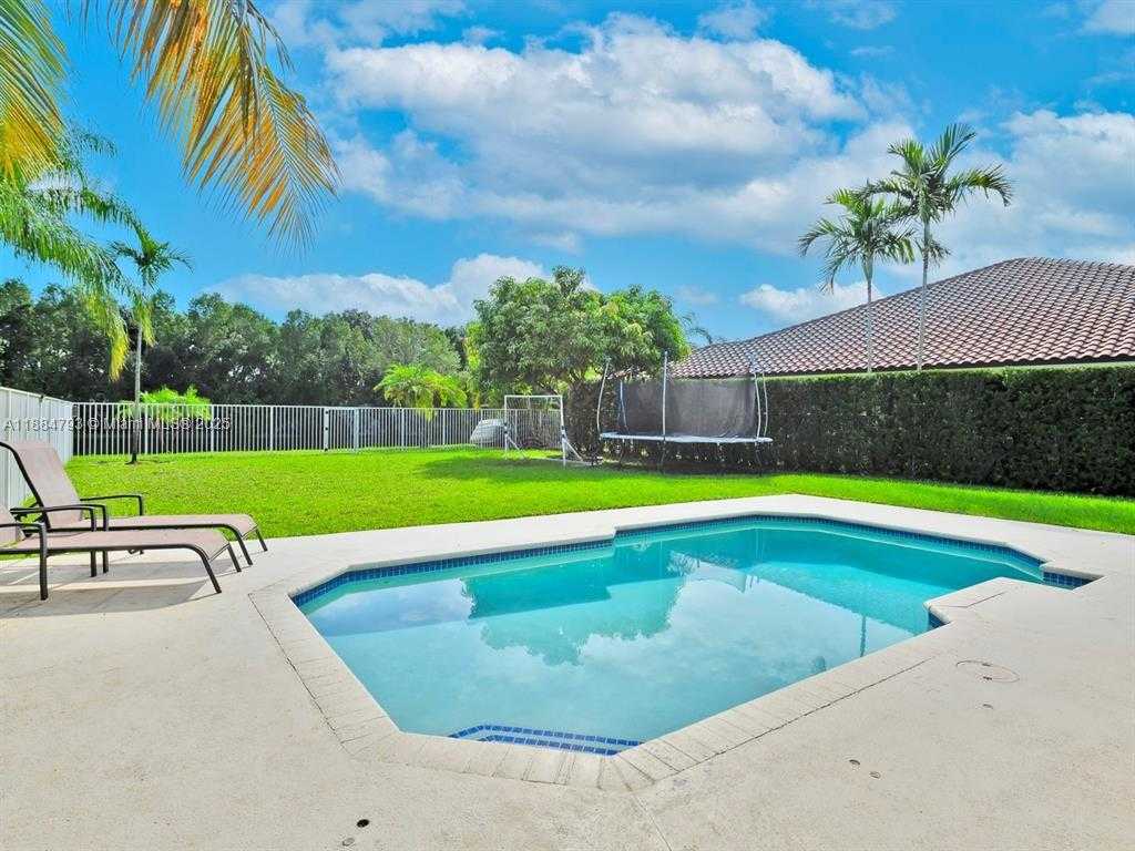 Small Image of 762 VERONA LAKE DR, Weston Number 47