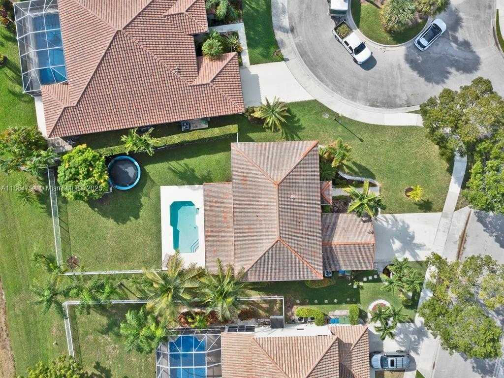 Small Image of 762 VERONA LAKE DR, Weston Number 5
