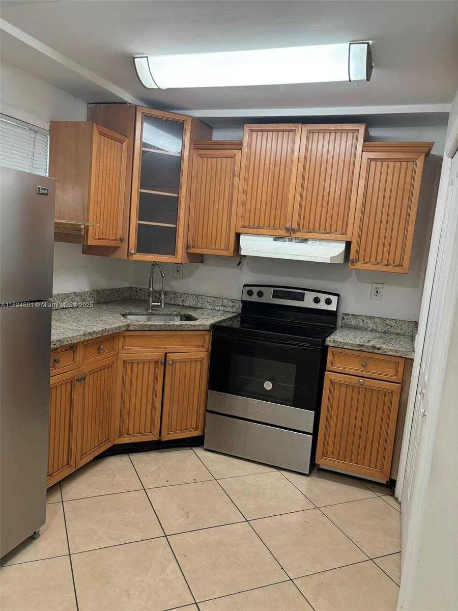 Small Image of 2415 LINCOLN ST #106, Hollywood Number 5