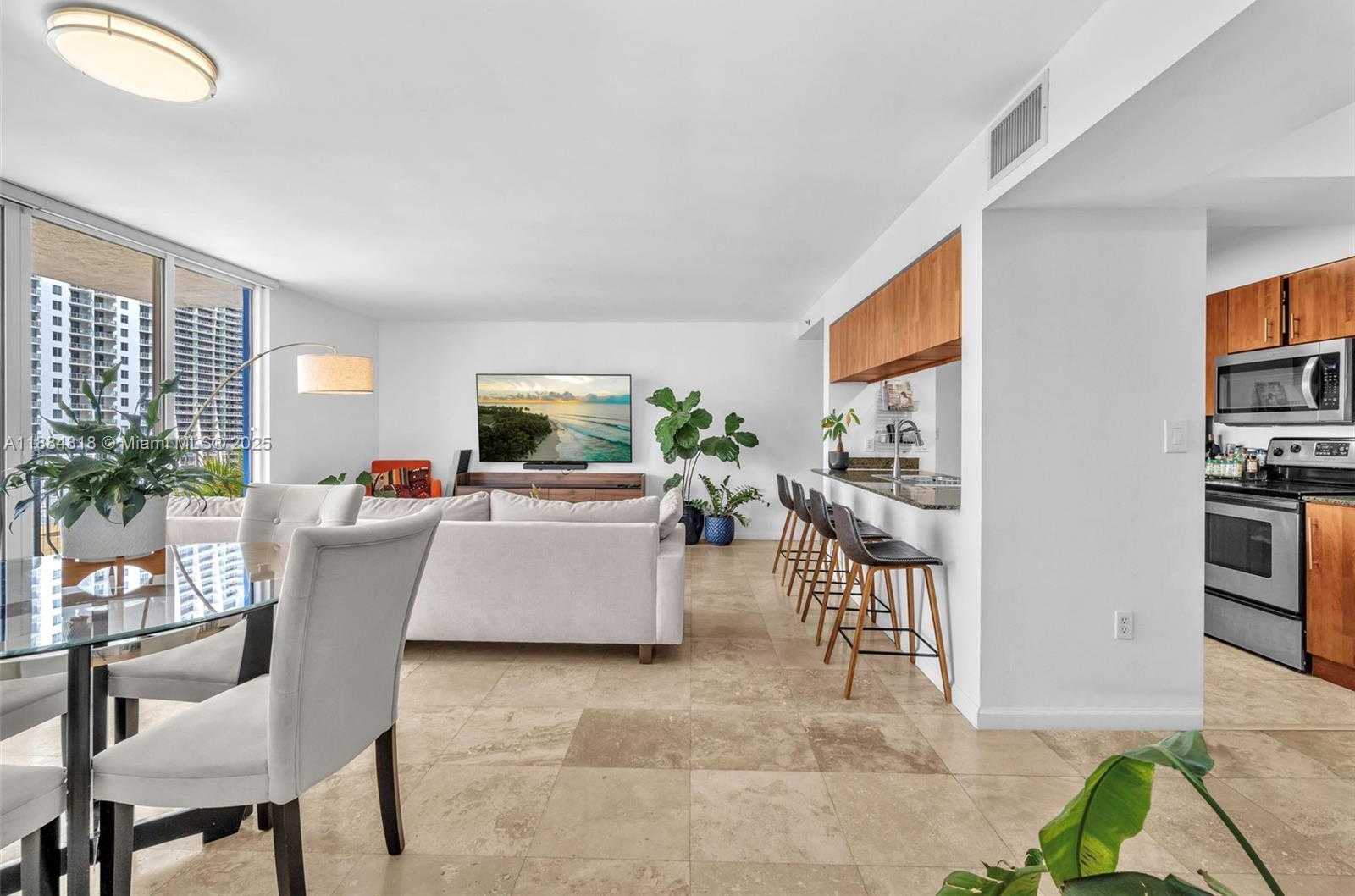 Small Image of 1200 BRICKELL BAY DR #3123, Miami Number 15