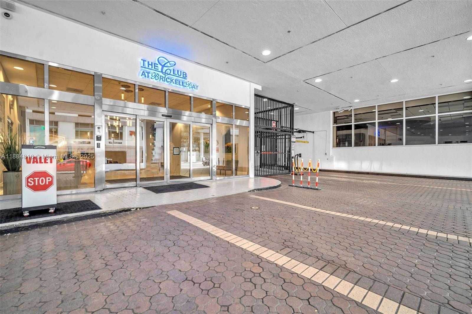 Small Image of 1200 BRICKELL BAY DR #3123, Miami Number 18