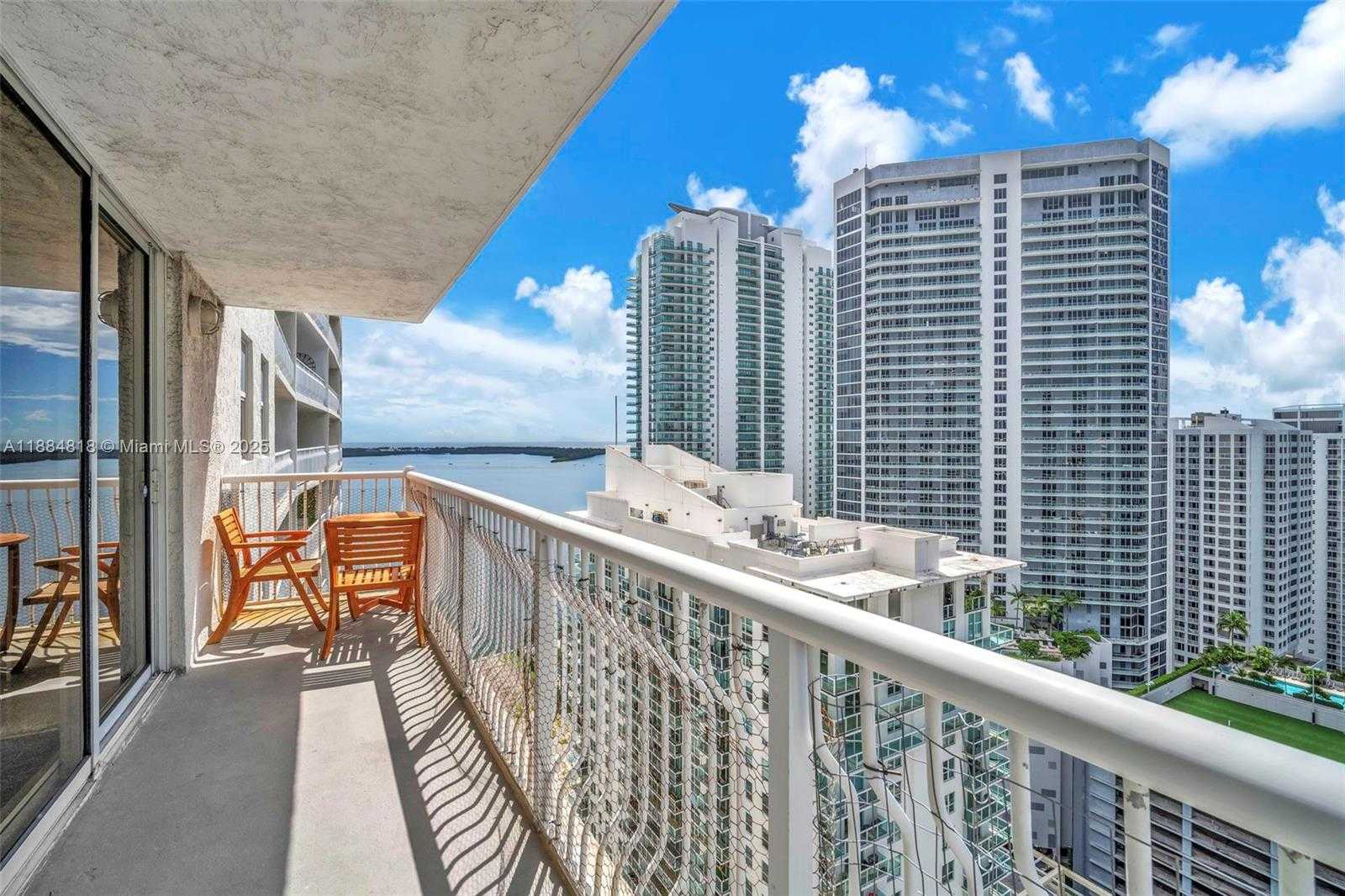 Small Image of 1200 BRICKELL BAY DR #3123, Miami Number 4