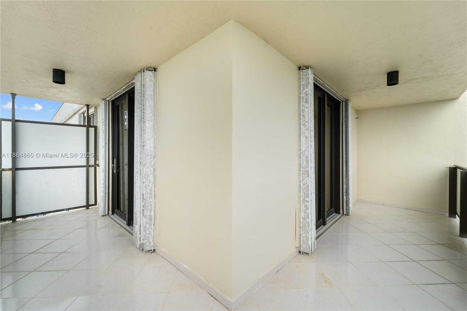 Small Image of 1623 COLLINS AVE #PH1014, Miami Beach Number 12
