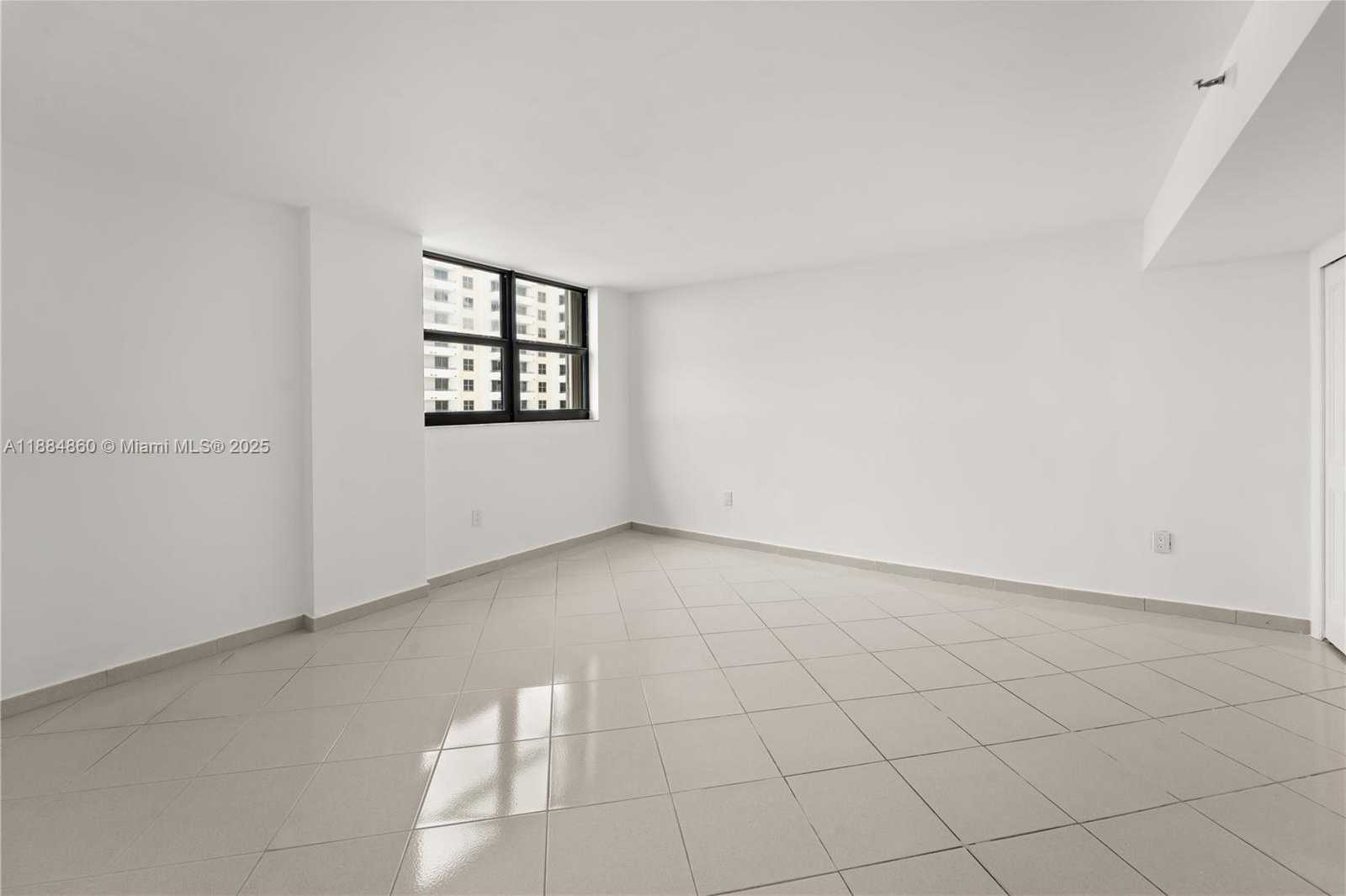 Small Image of 1623 COLLINS AVE #PH1014, Miami Beach Number 17