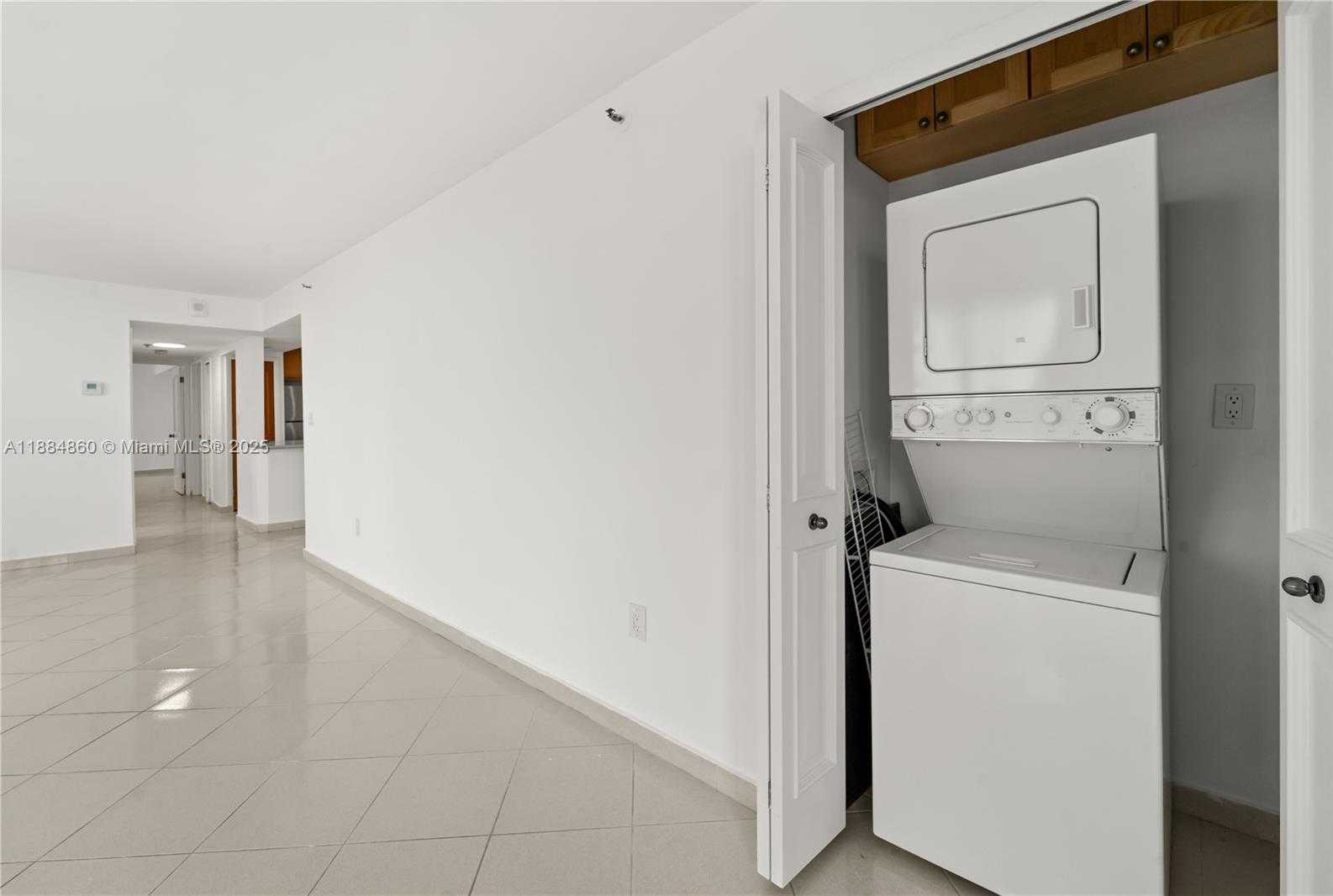 Small Image of 1623 COLLINS AVE #PH1014, Miami Beach Number 5