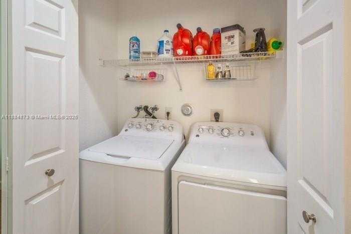 Small Image of 590 CONSERVATION DR, Weston Number 17