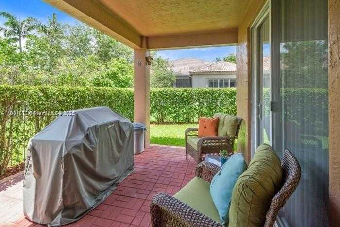 Small Image of 590 CONSERVATION DR, Weston Number 19