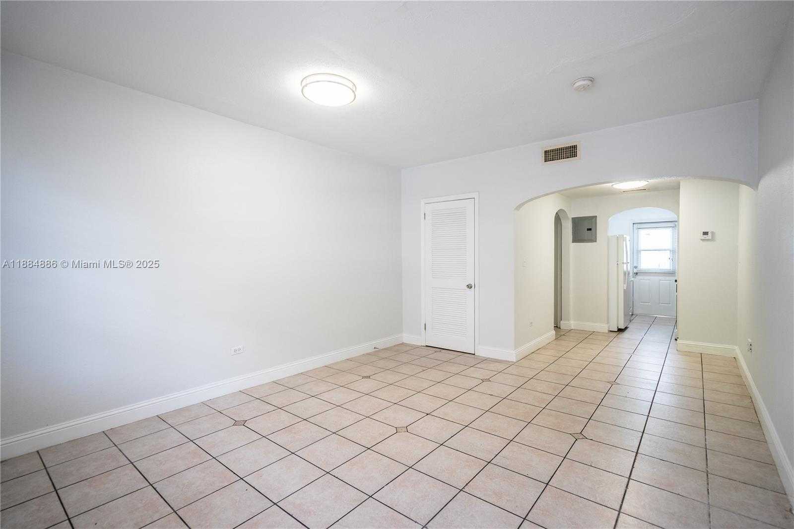 Small Image of 400 81 ST #4, Miami Beach Number 3