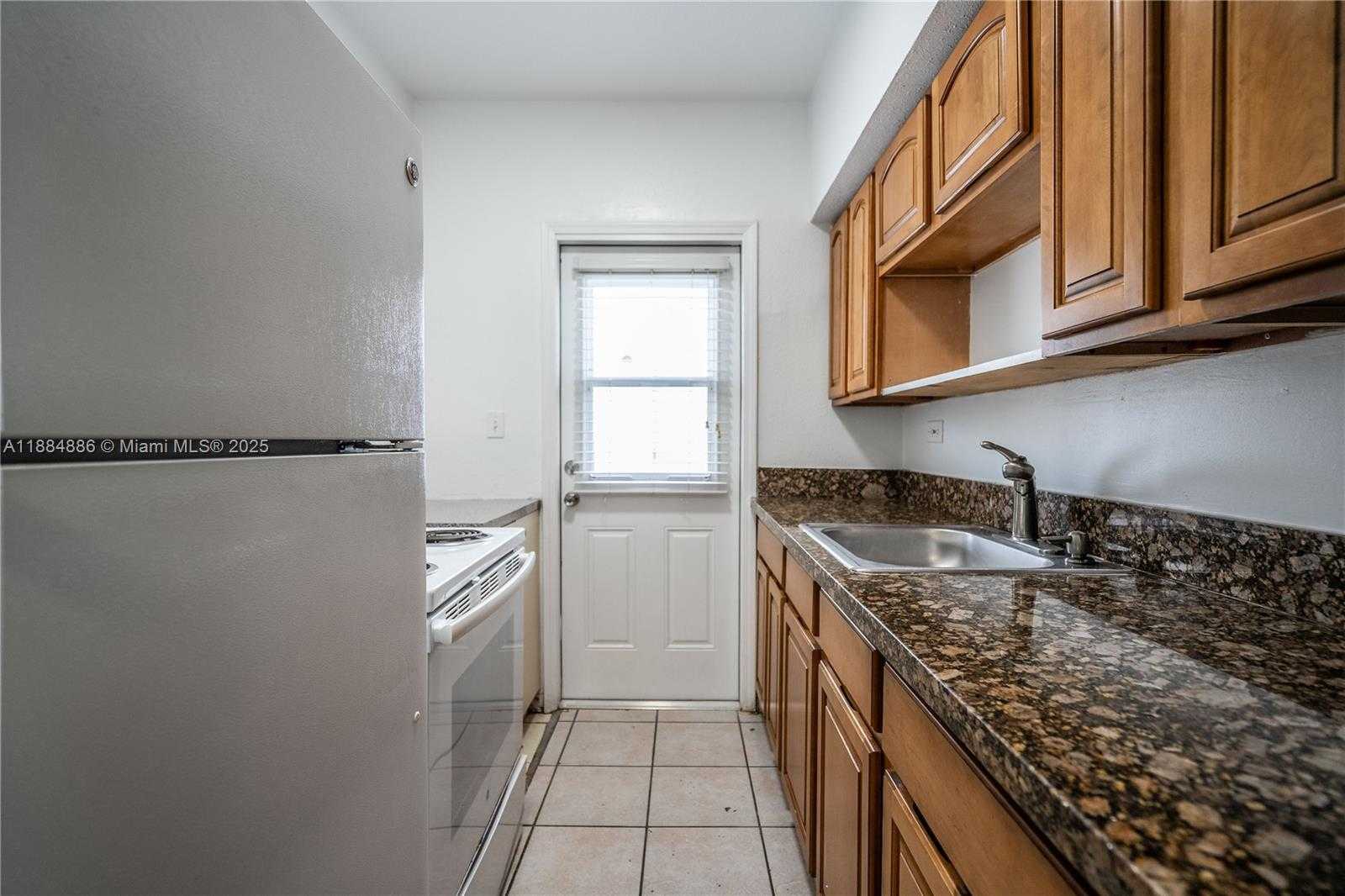 Small Image of 400 81 ST #4, Miami Beach Number 7