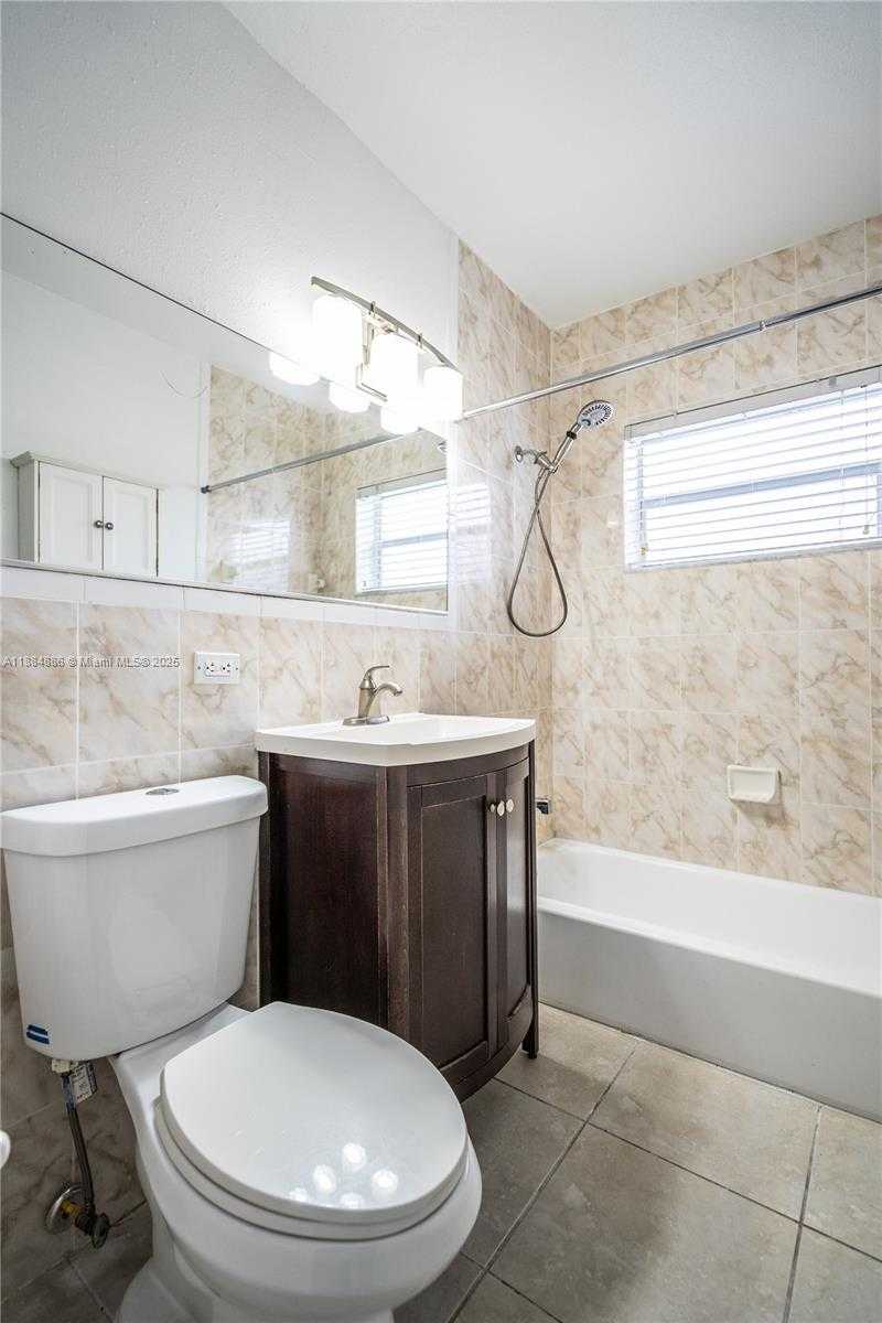 Small Image of 400 81 ST #4, Miami Beach Number 9
