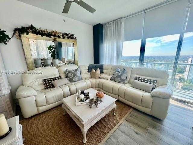 Small Image of 1111 SOUTH WEST 1ST AVE #3225 SHORT TERM, Miami Number 3