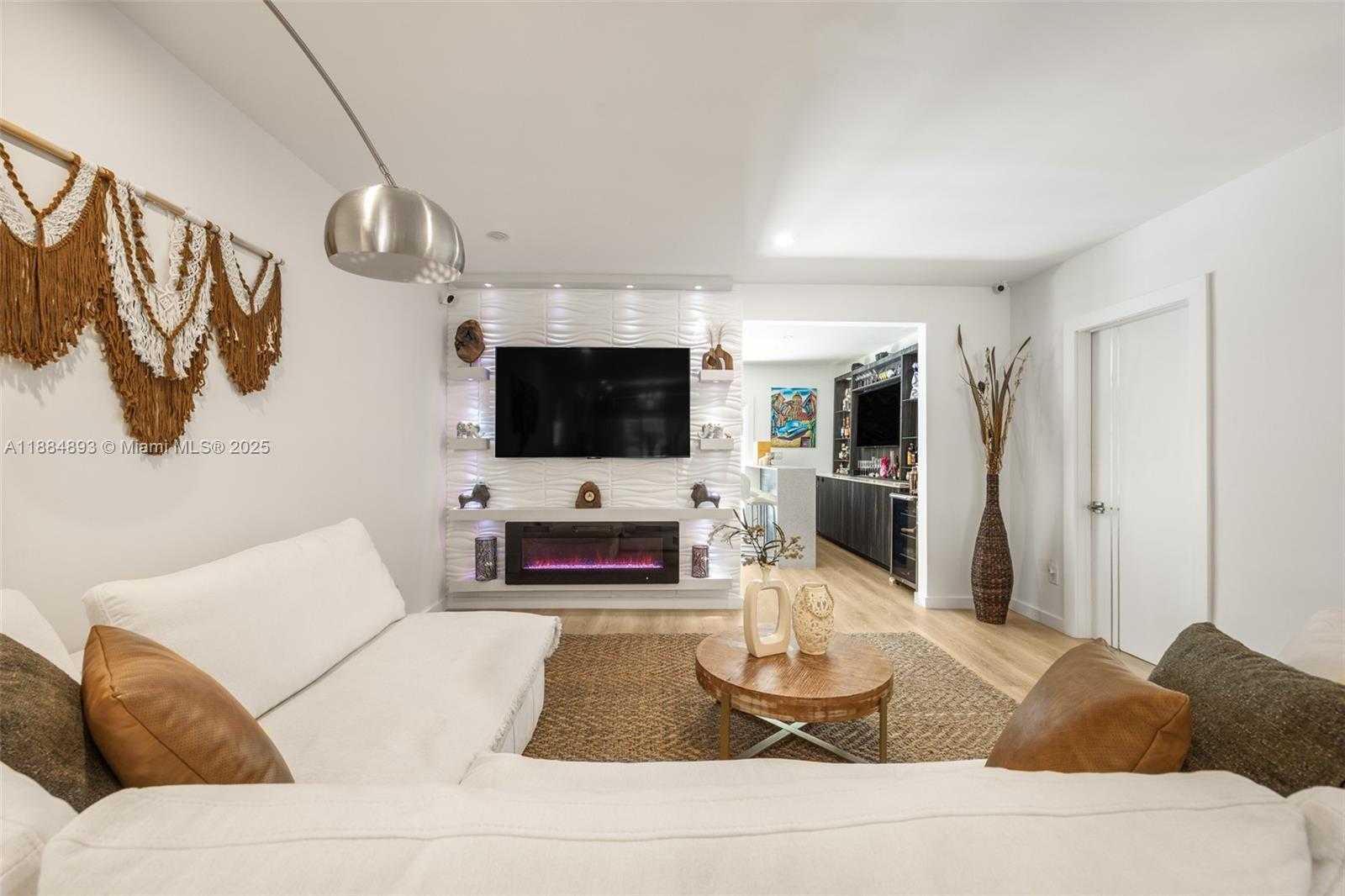 Small Image of 110 SOUTH WEST 22ND RD, Miami Number 11