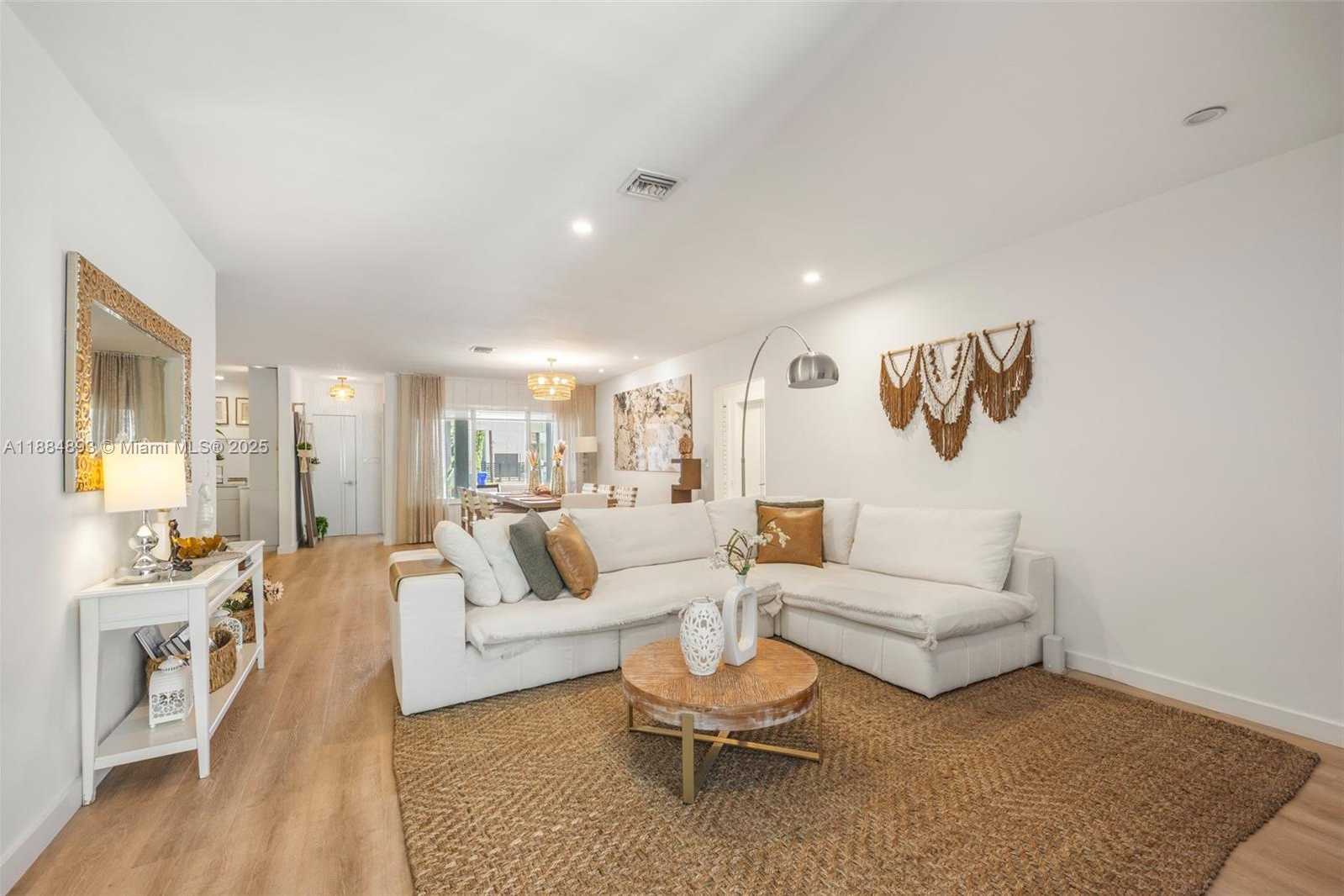 Small Image of 110 SOUTH WEST 22ND RD, Miami Number 12