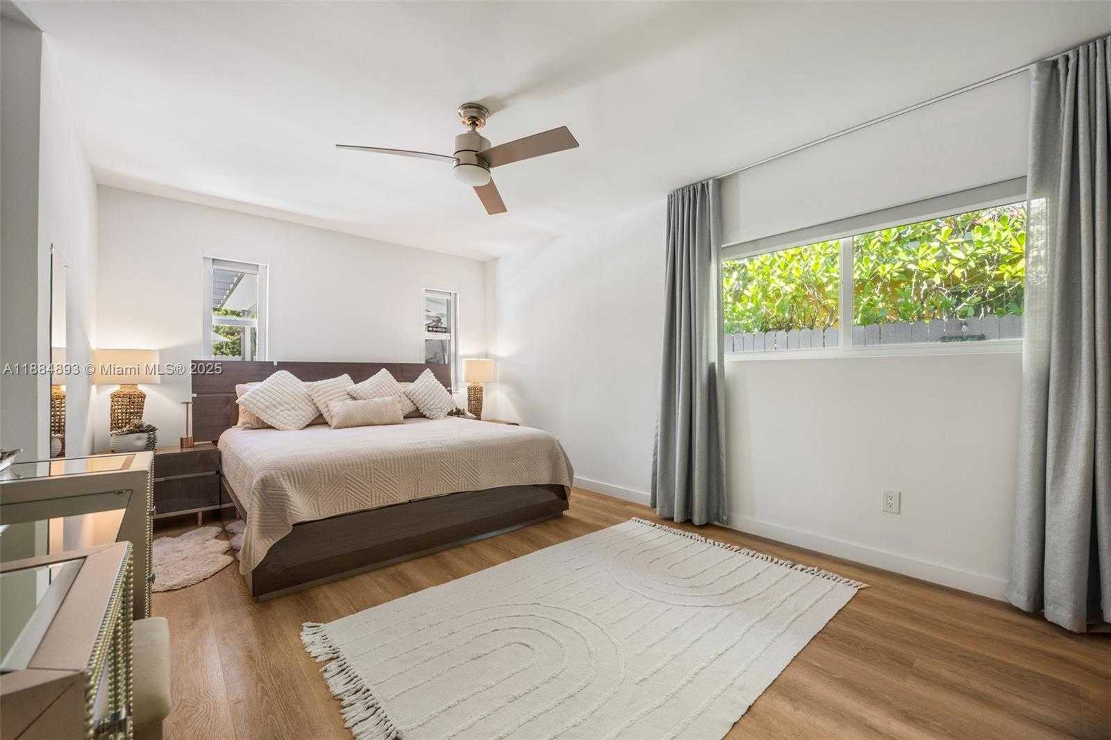 Small Image of 110 SOUTH WEST 22ND RD, Miami Number 16
