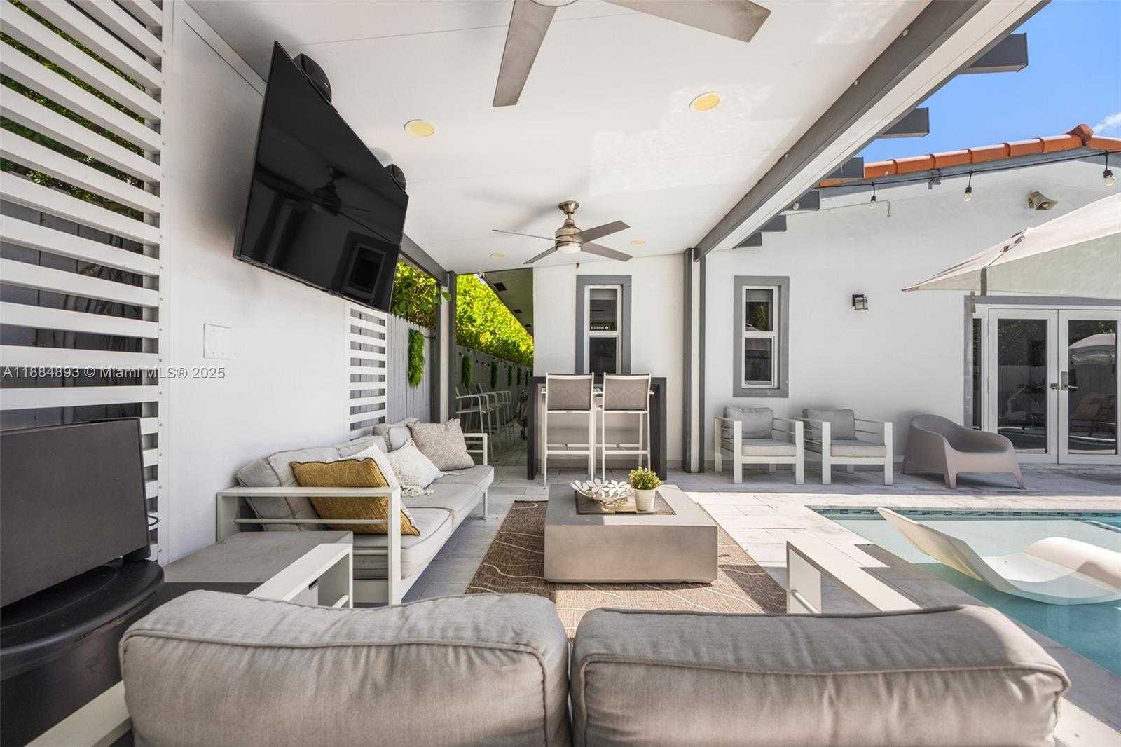 Small Image of 110 SOUTH WEST 22ND RD, Miami Number 23