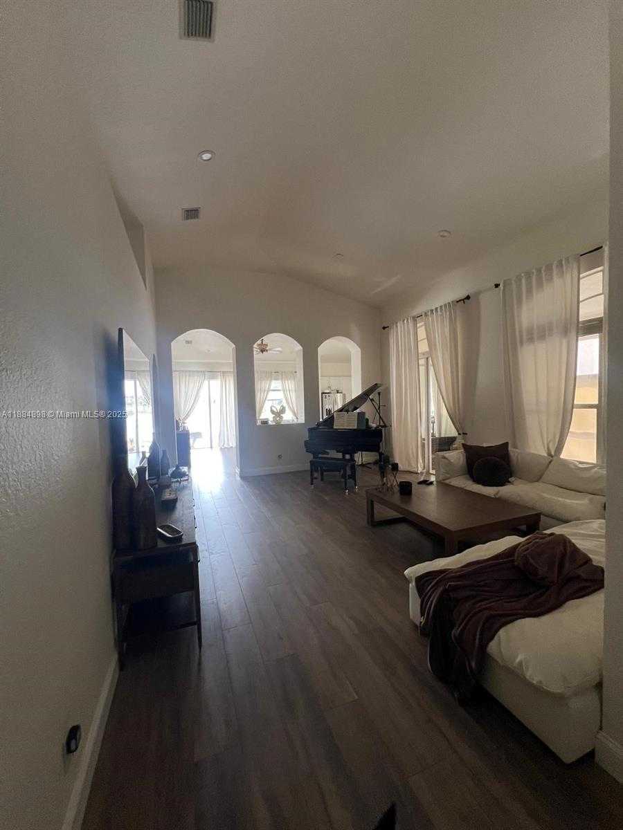 Small Image of Miramar Number 6