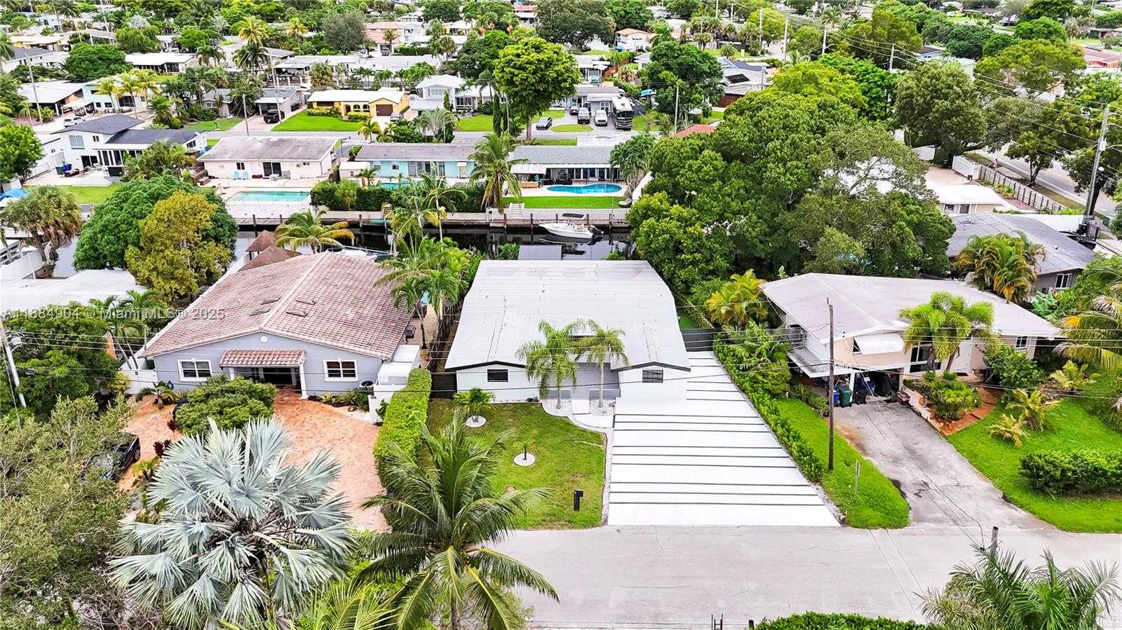 Small Image of 2413 GULFSTREAM LN, Fort Lauderdale Number 2