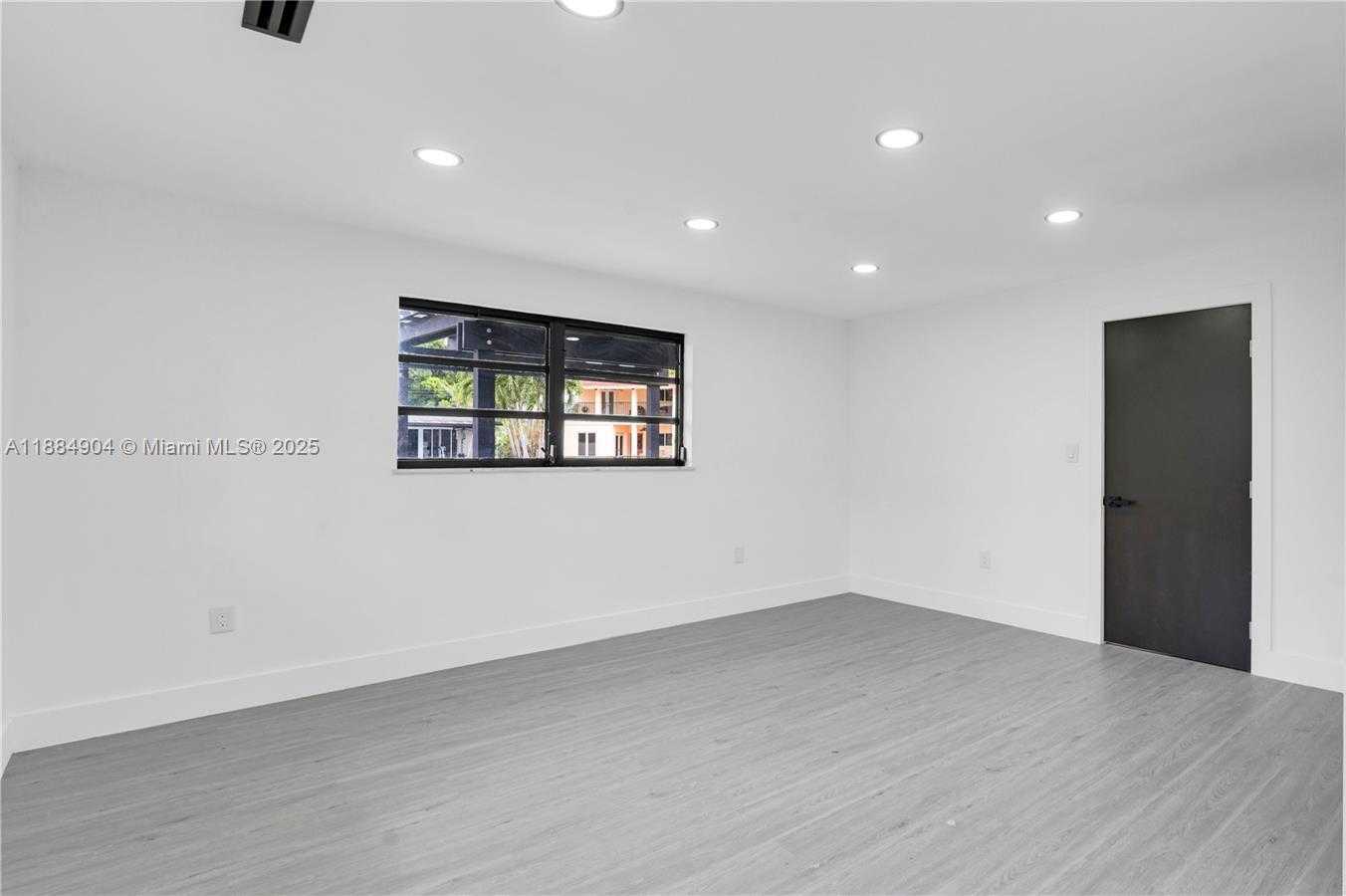 Small Image of 2413 GULFSTREAM LN, Fort Lauderdale Number 26